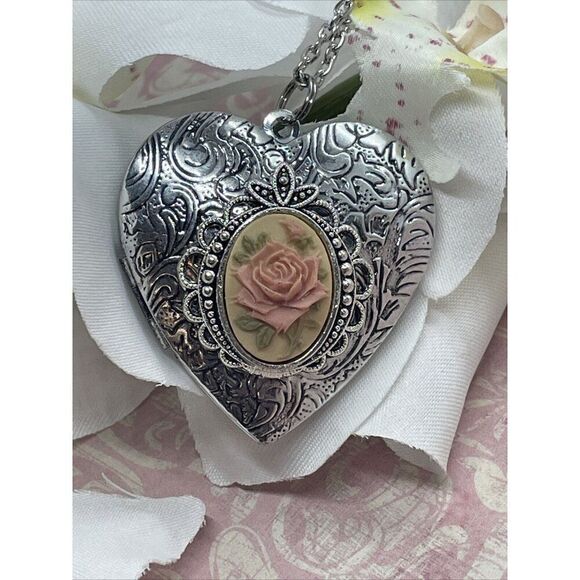 Heart Silver Locket Mauve Roses Necklace Photo Bride Mother bridal wedding Mom - Picture 3 of 16